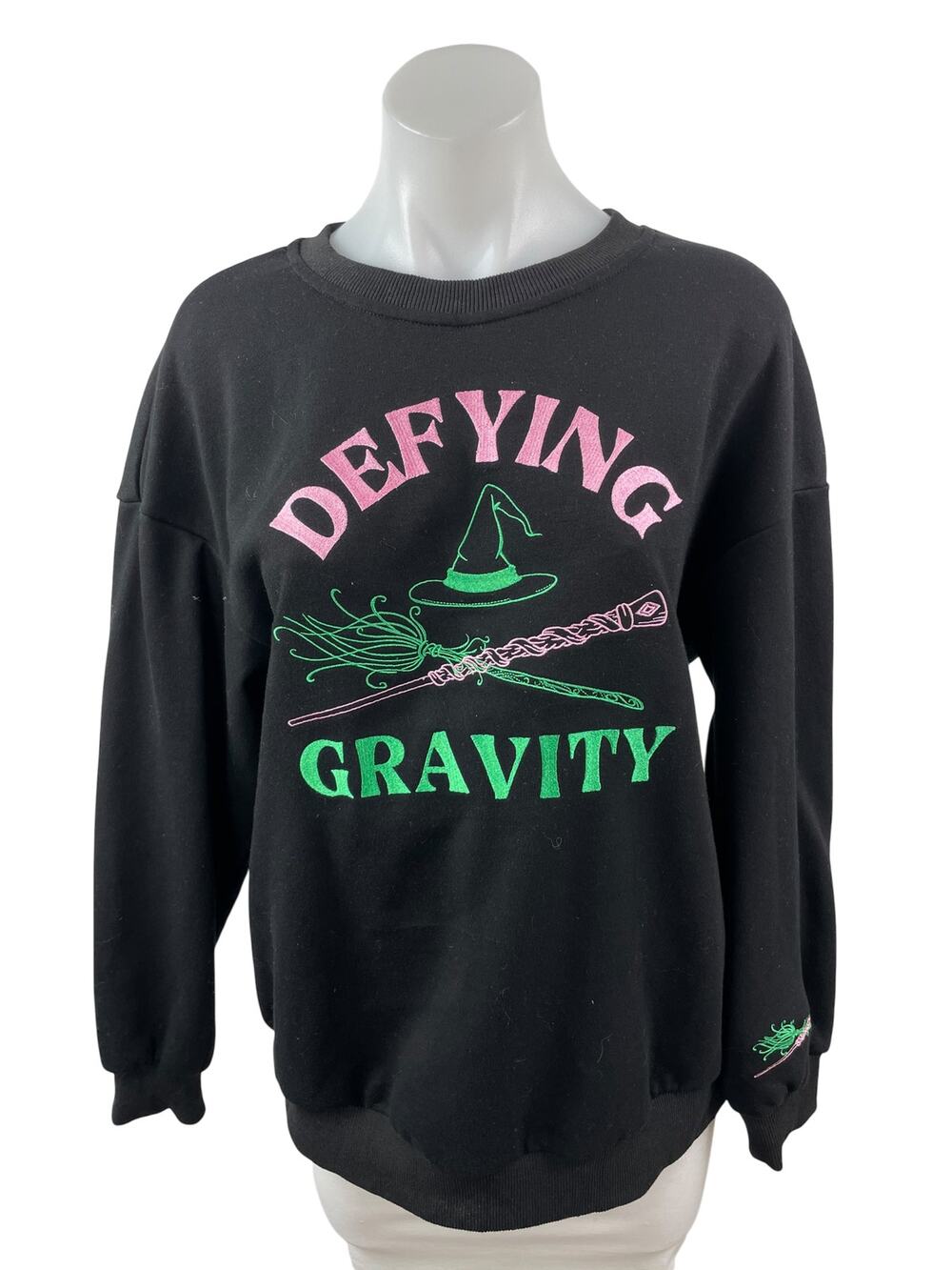 Wicked Movie Black Defying Gravity Graphic Long Sleeve Sweater Sweatshirt Top M
